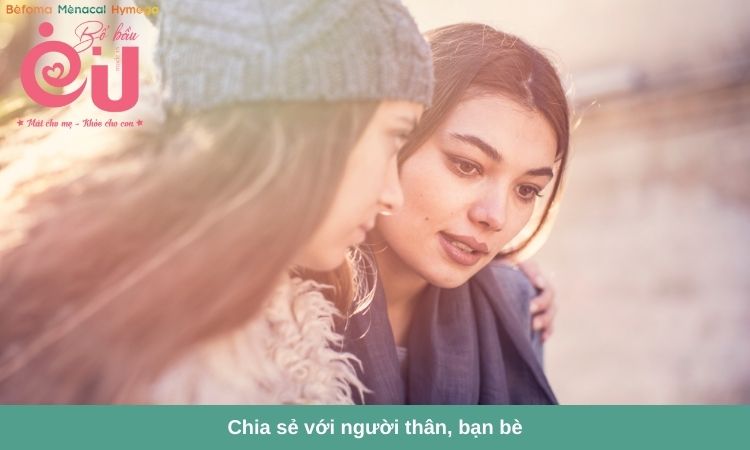 Chia sẻ với người thân, bạn bè để tránh trầm cảm sau hút thai.