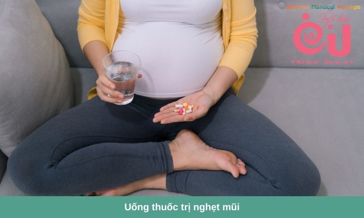 Mẹ bầu bị nghẹt mũi chỉ uống thuốc theo chỉ định của bác sĩ.