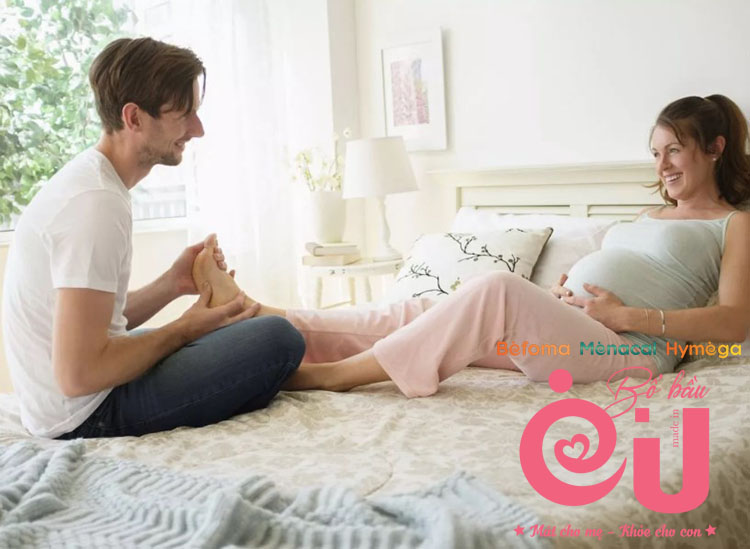 Thực hiện mát xa chân thường xuyên là cách phòng tránh phù chân hiệu quả