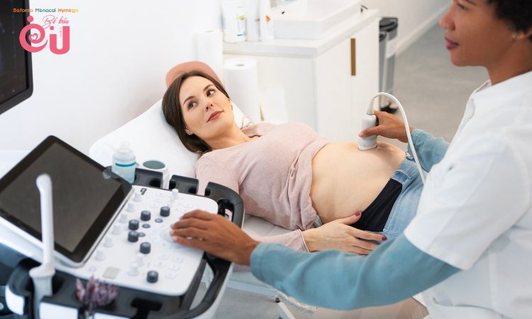 Bầu 4 tháng ra máu nhưng không đau bụng cần đi khám nếu xuất hiện thêm nhiều dấu hiệu đặc biệt